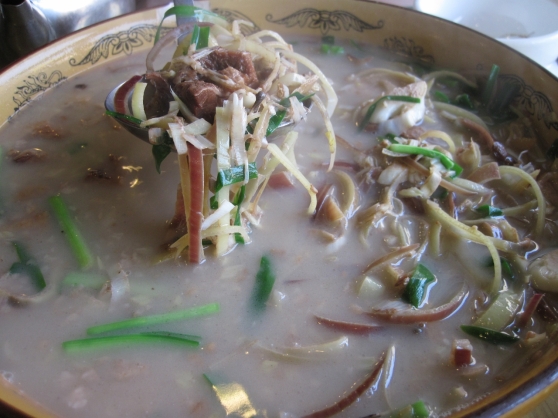 A beautiful purple broth gives this 芭蕉花 soup a rich flavor.